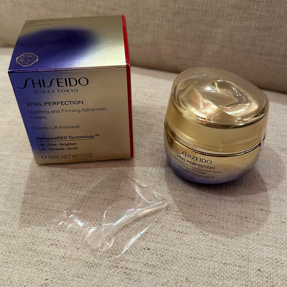 Shiseido Vital Perfection Uplifting Firming Advanced Cream moisturizer *blogger*